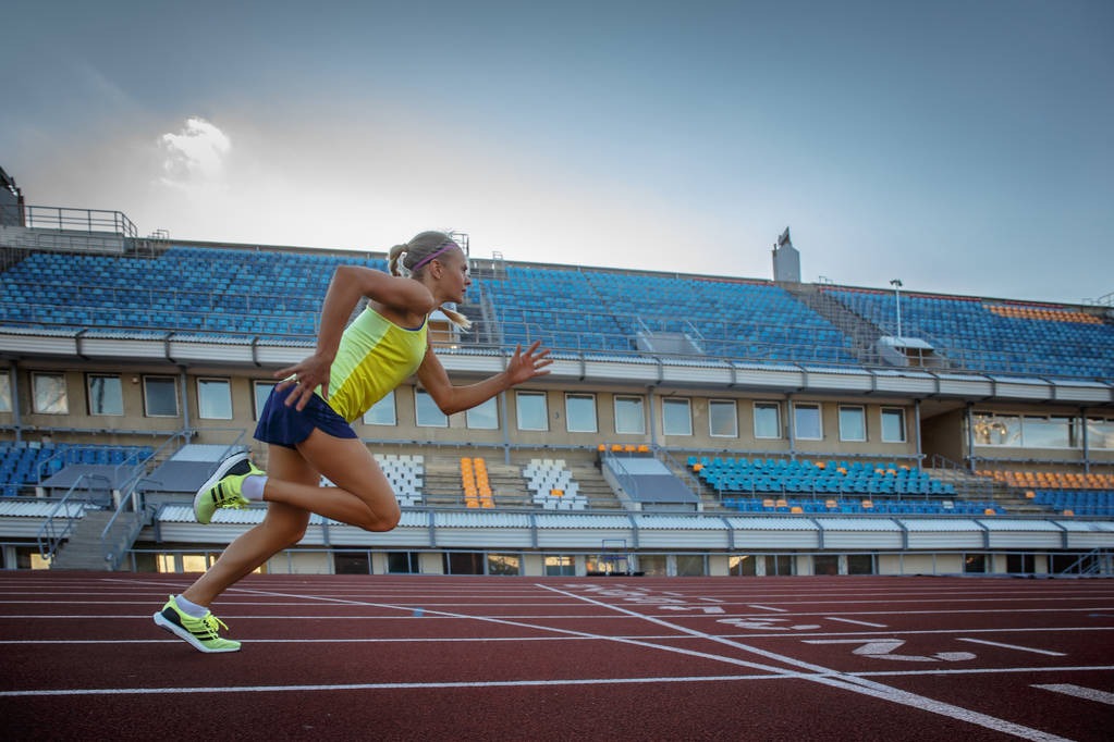 突发消息：佩德里看起来并未受伤。他刚刚从记者面前走过，甚至没有一瘸一拐的迹象。